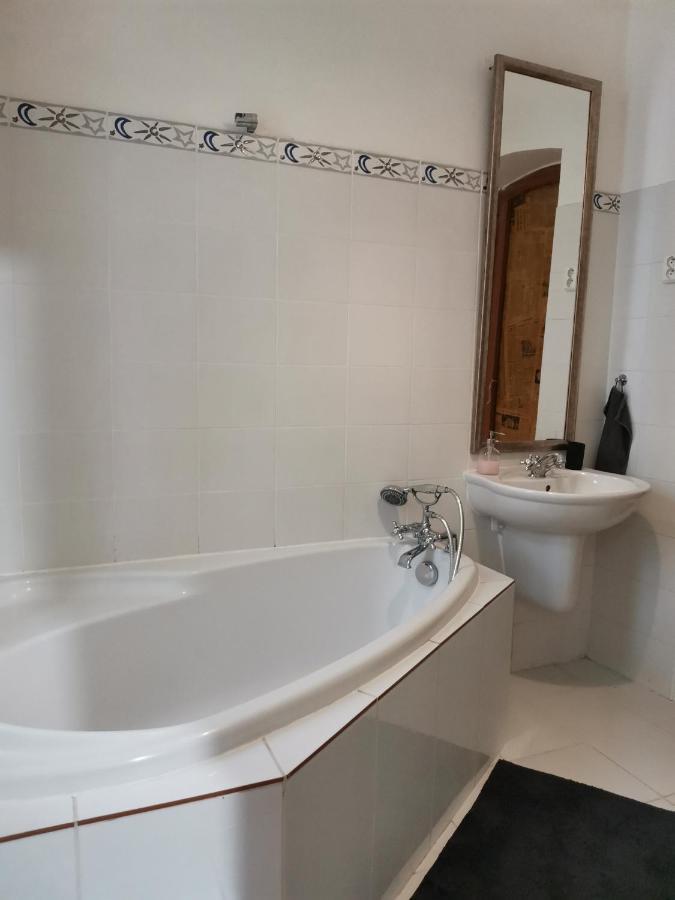 Downtown 3 Bdr Charm - Walk To All Attractions Bratislava Ngoại thất bức ảnh